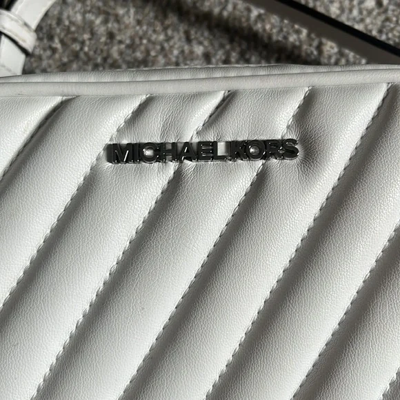 Micheal Kors belt bag - Picture 2 of 9